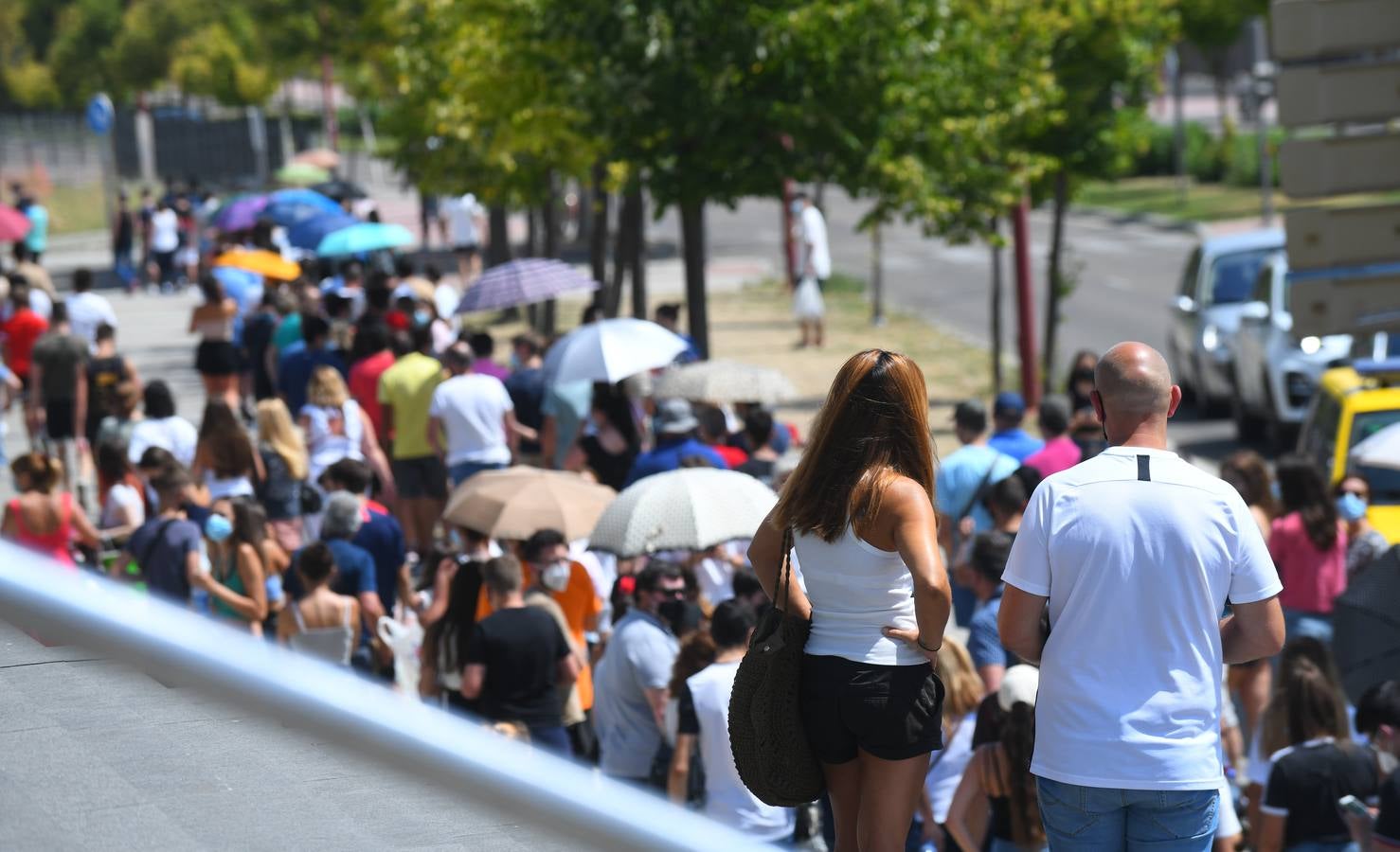 Fotos: Colas de vacunación contra la covid en Valladolid bajo un intenso calor