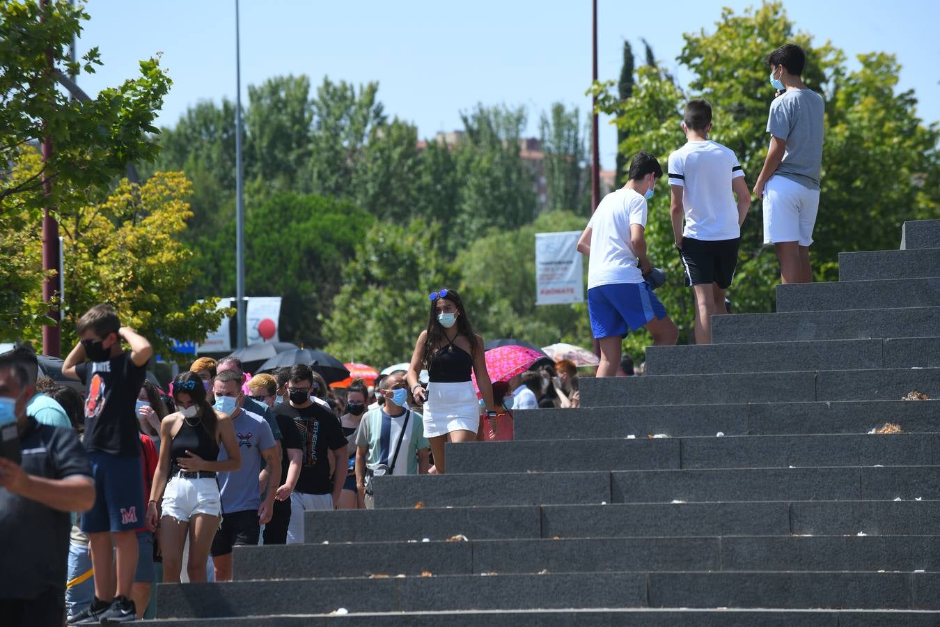 Fotos: Colas de vacunación contra la covid en Valladolid bajo un intenso calor