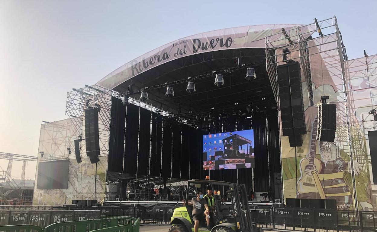 La organización ultimaba ayer los preparativos en el escenario principal y en la zona de público.
