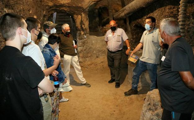 Visita guiada al barrio de Bodegas, todo un reclamo turístico.