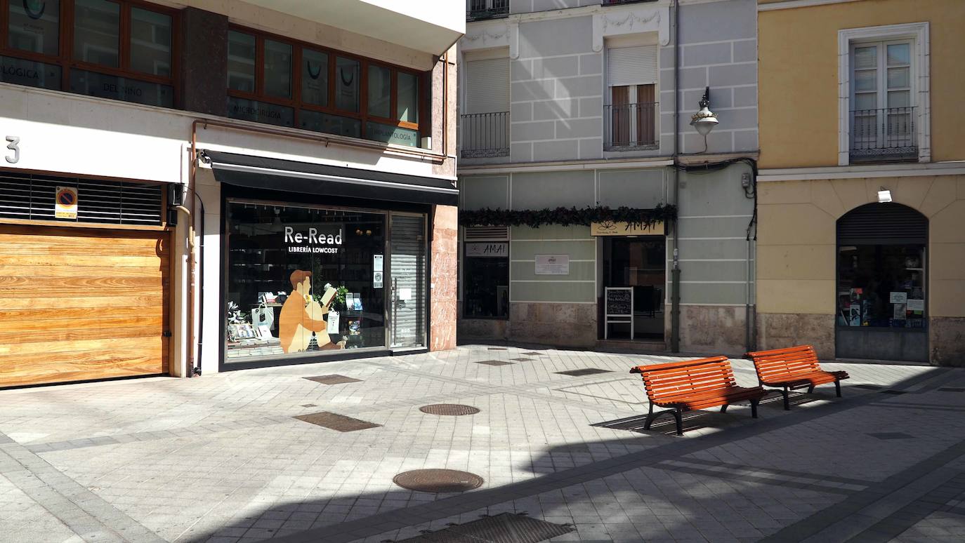 Entre los monumentos más importantes de este barrio se encuentran plaza Mayor, plaza Zorrilla o plaza España, entre otros