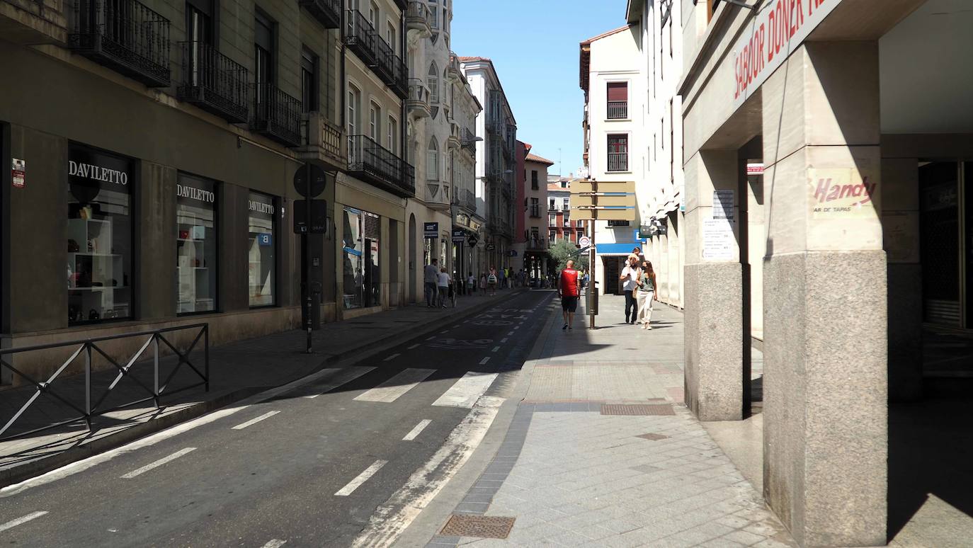 Entre los monumentos más importantes de este barrio se encuentran plaza Mayor, plaza Zorrilla o plaza España, entre otros