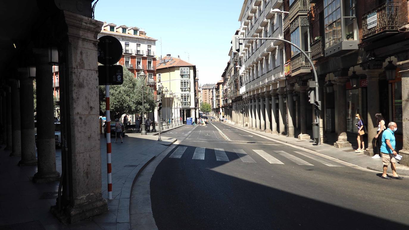 Entre los monumentos más importantes de este barrio se encuentran plaza Mayor, plaza Zorrilla o plaza España, entre otros