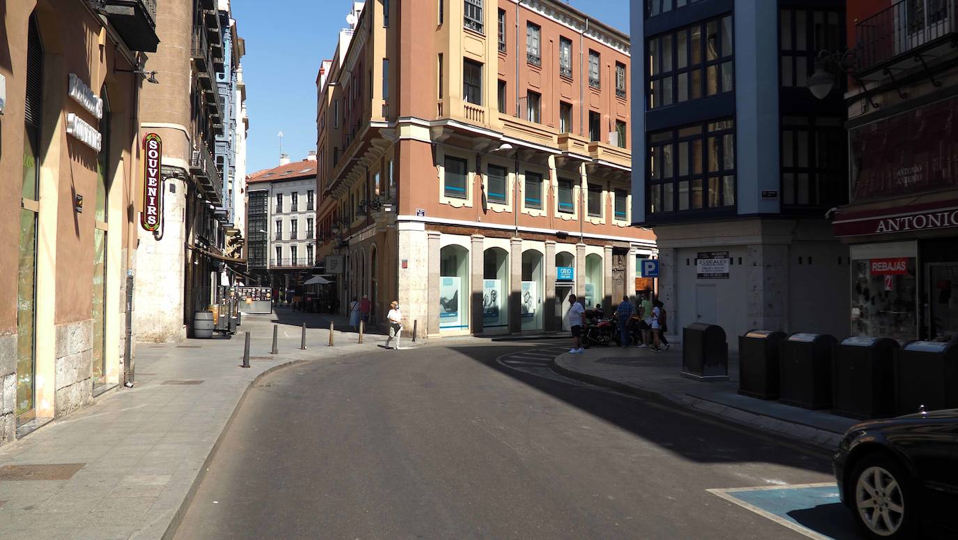 Entre los monumentos más importantes de este barrio se encuentran plaza Mayor, plaza Zorrilla o plaza España, entre otros