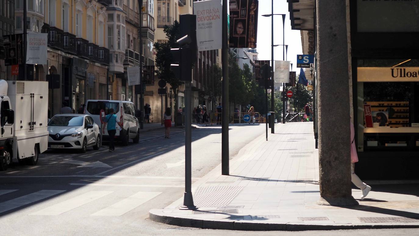 Entre los monumentos más importantes de este barrio se encuentran plaza Mayor, plaza Zorrilla o plaza España, entre otros