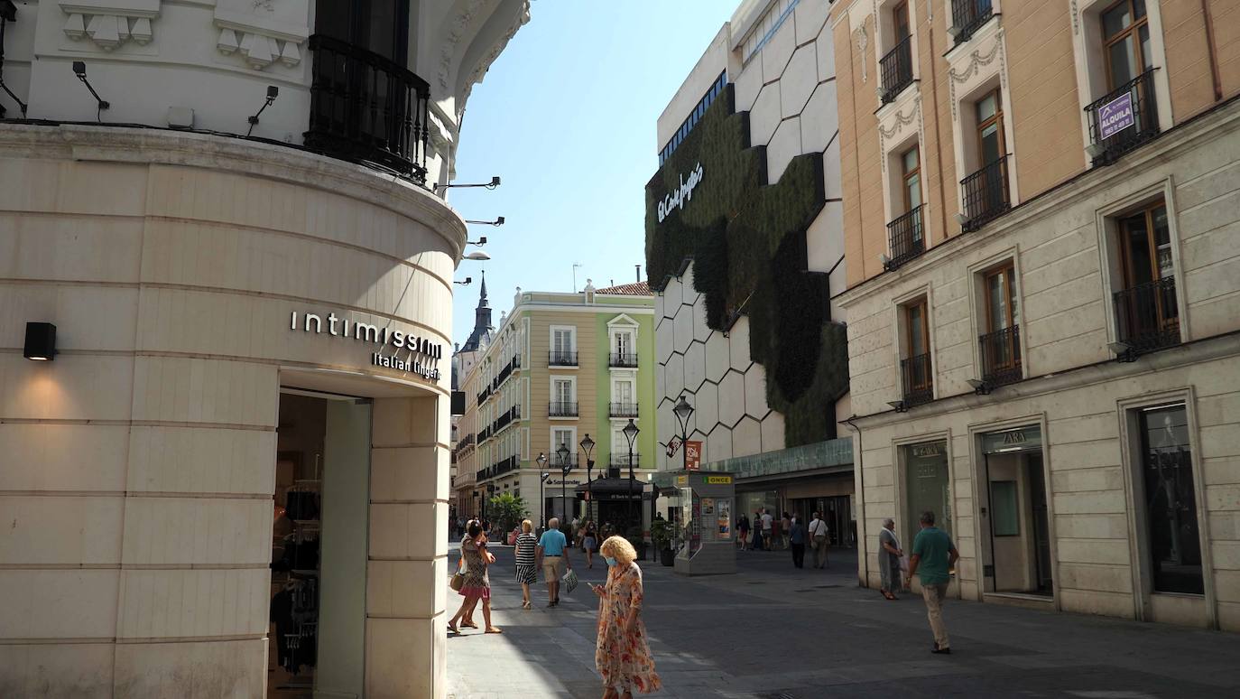 Entre los monumentos más importantes de este barrio se encuentran plaza Mayor, plaza Zorrilla o plaza España, entre otros