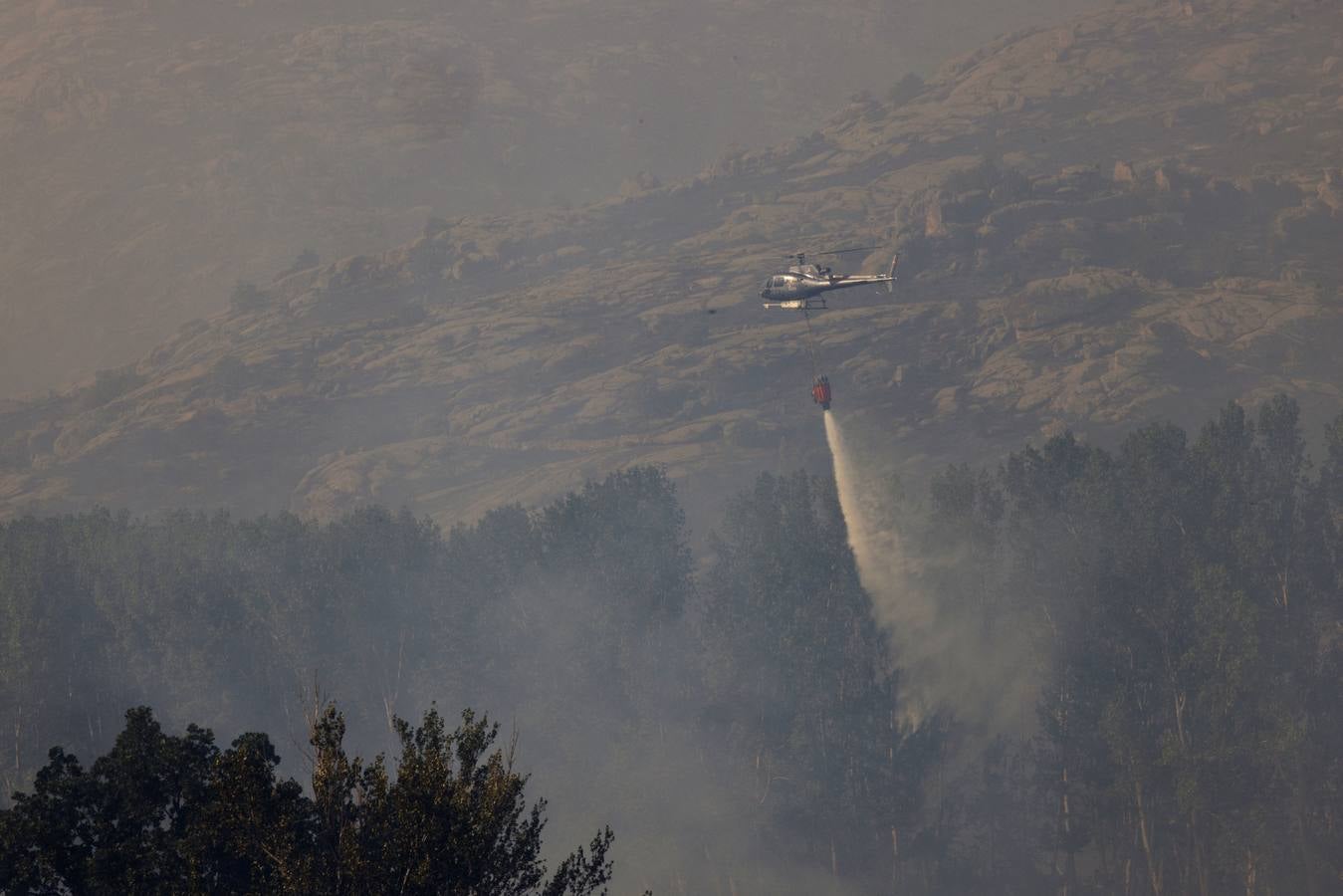 Fotos: El incendio forestal de Navalacruz obliga a desalojar varios pueblos de Ávila