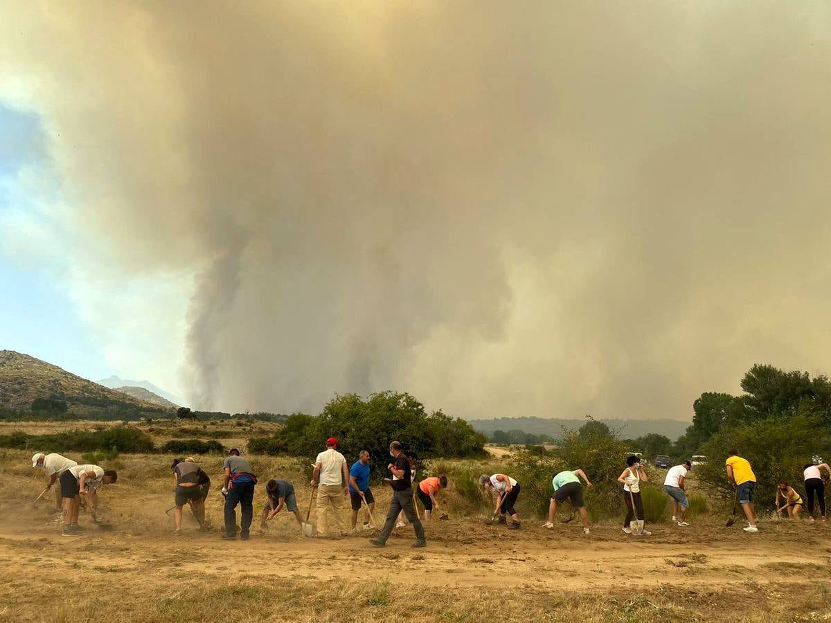 Fotos: El incendio forestal de Navalacruz obliga a desalojar varios pueblos de Ávila