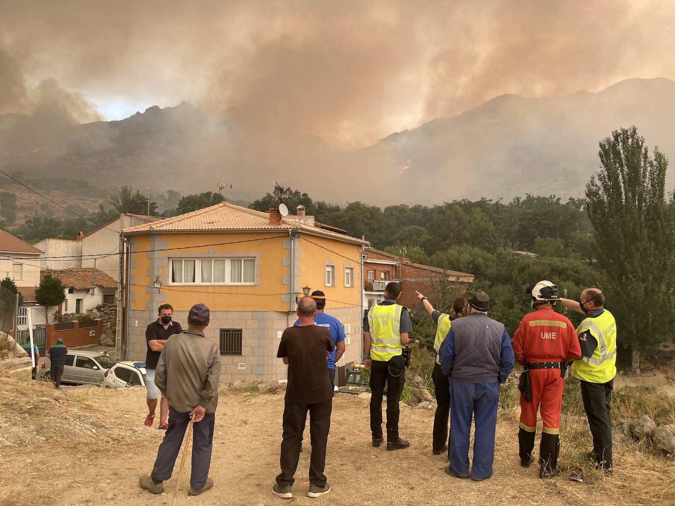 Incendio iniciado en Navalacruz, visto desde Villarejo.