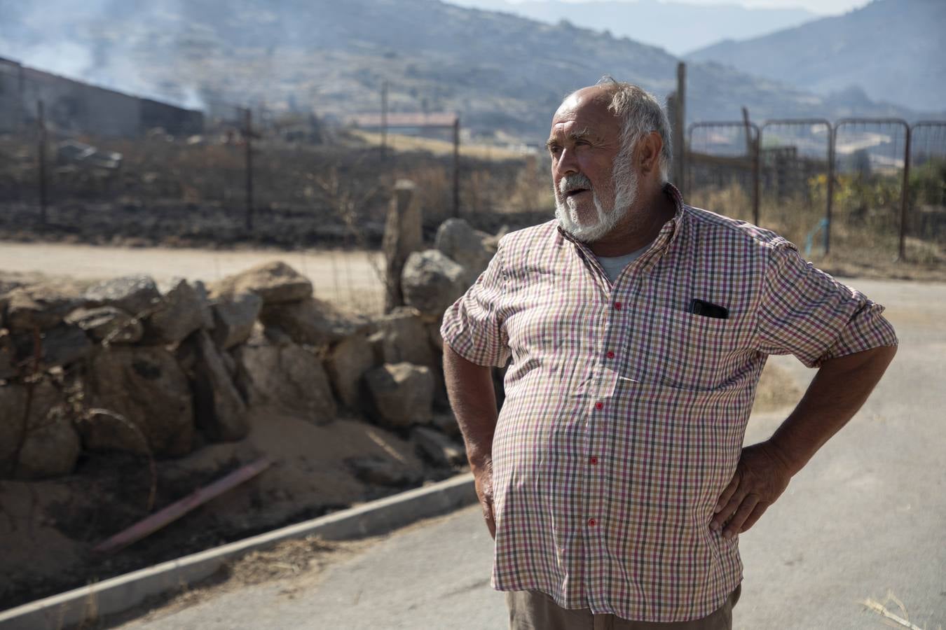 Fotos: Los vecinos desalojados por el incendio de Navalacruz regresan a sus casas