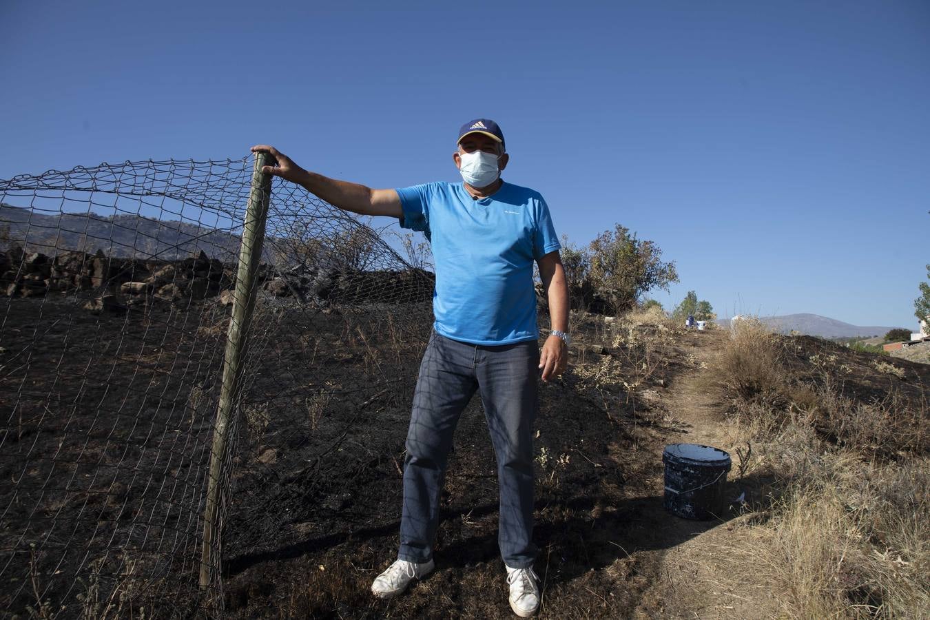 Fotos: Los vecinos desalojados por el incendio de Navalacruz regresan a sus casas