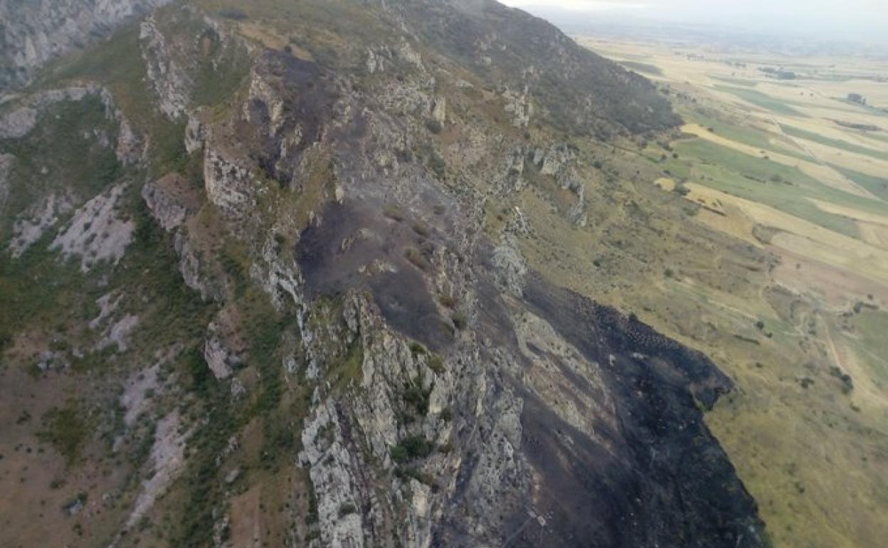 Controlado el fuego declarado en Pancorbo que afectaba a la visibilidad de la A-1