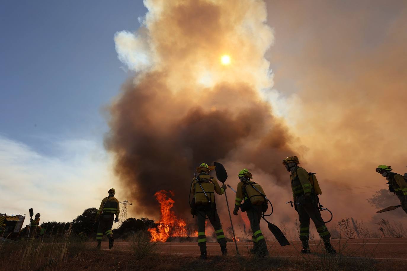 Fotos: Declarado en nivel 1 el incendio declarado en San Felices de Gallegos