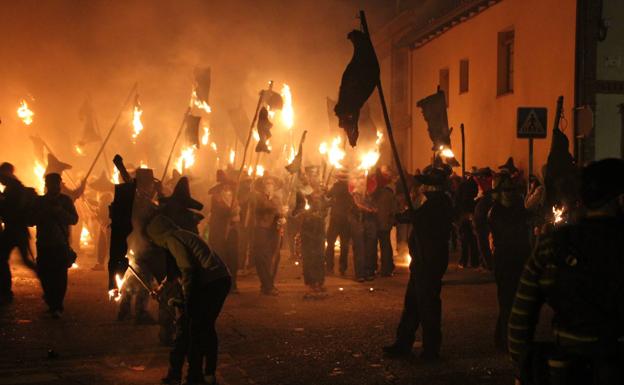 Imagen de la procesión cívica del Vítor. 