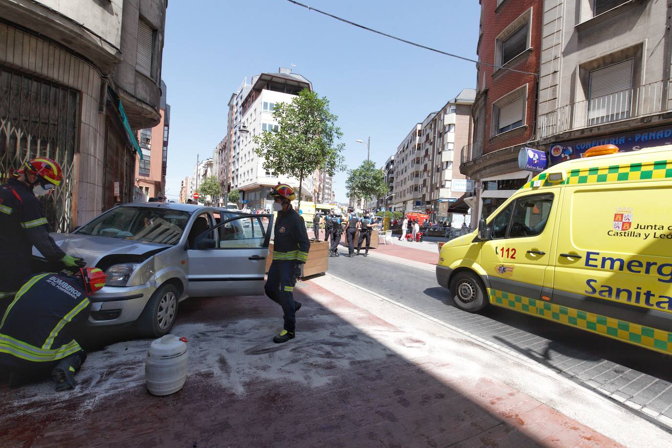 Fotos: Un atropello múltiple en Ponferrada deja una mujer fallecida y cinco heridos