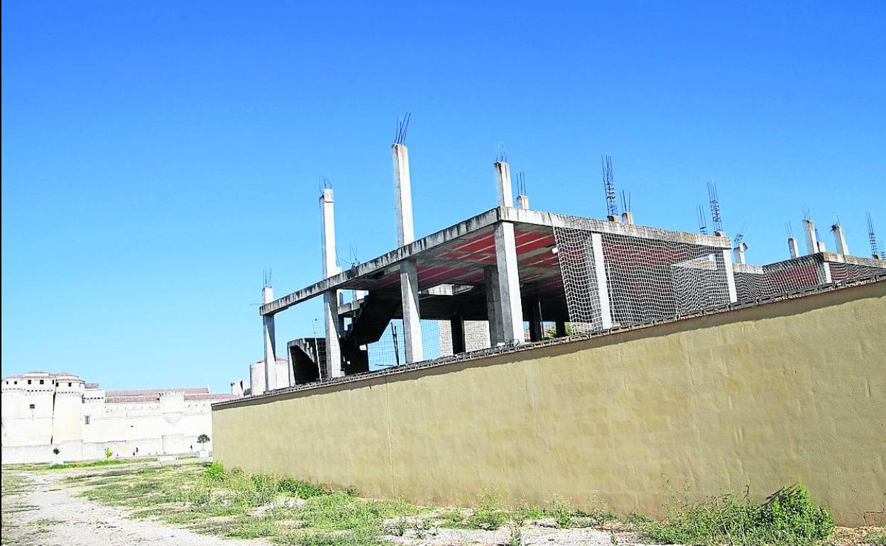 Parcela y edificio de Los Altos del Palacio. 