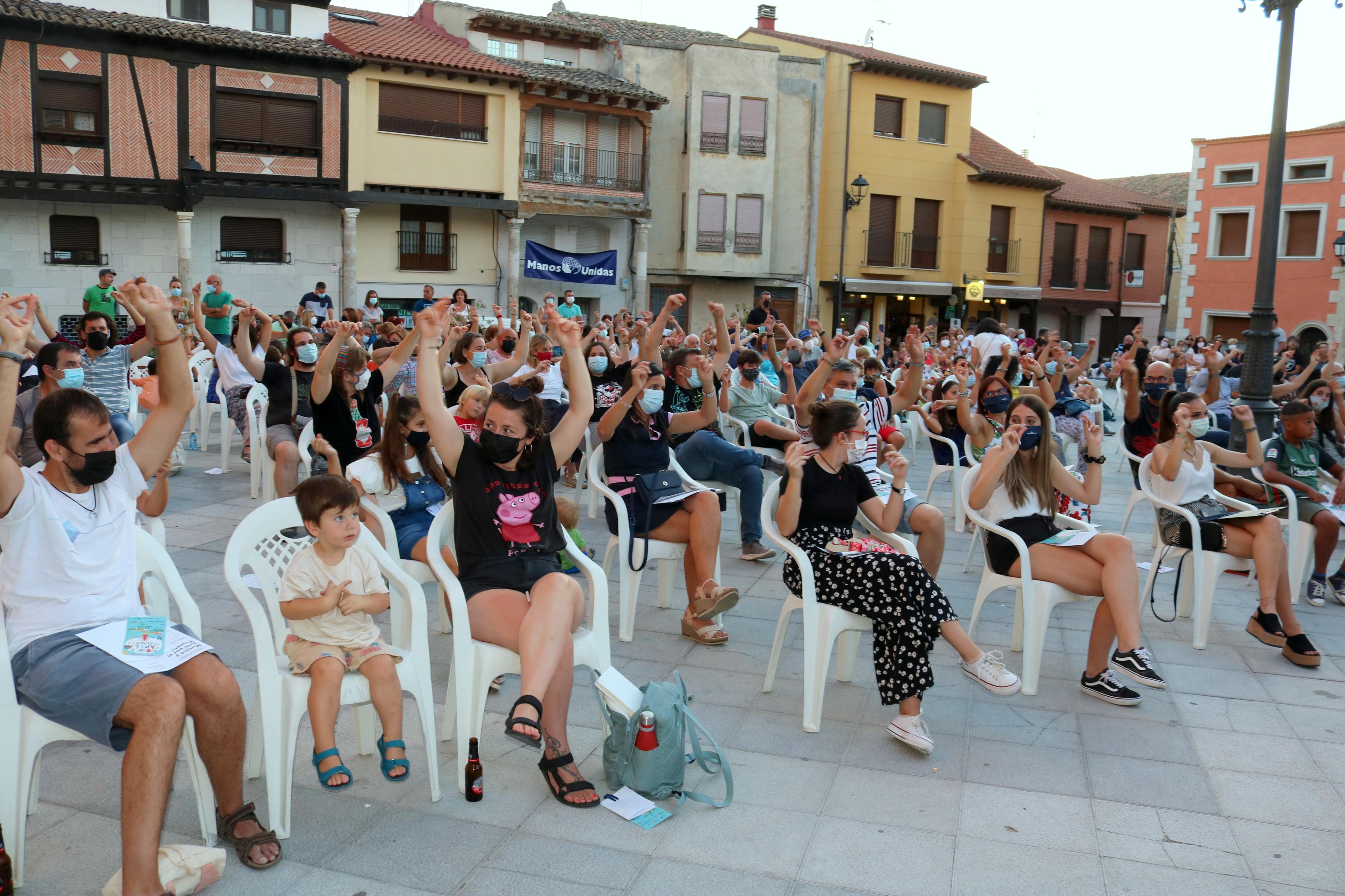 Fetén Fetén entusiasmó al numeroso público congregado en Baltanás