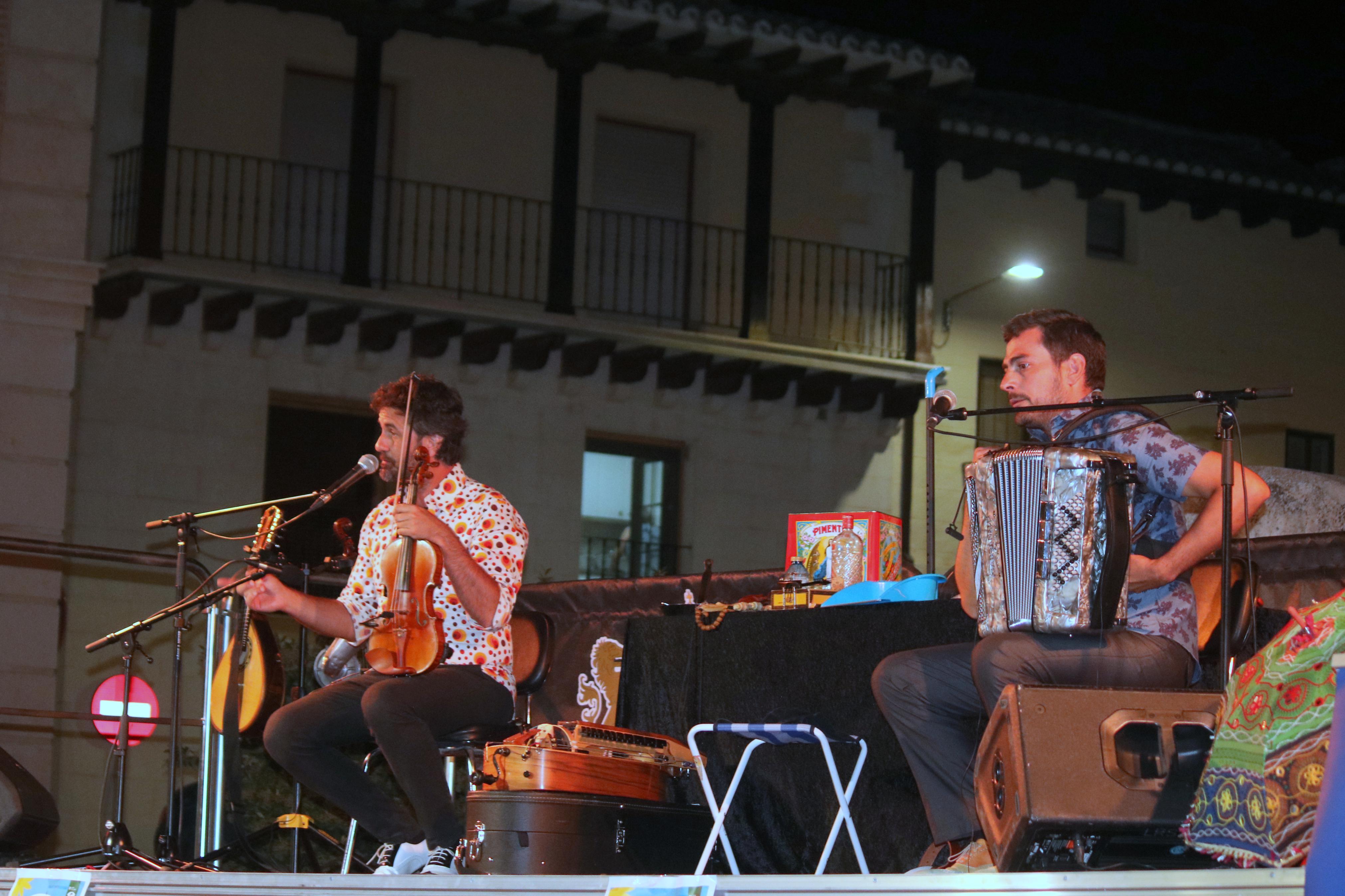 Fetén Fetén entusiasmó al numeroso público congregado en Baltanás