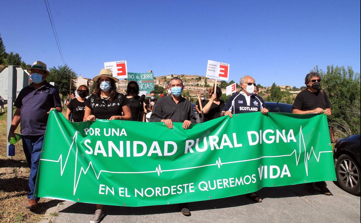 Manifestación en defensa de la sanidad rural pública en Sepúlveda (Segovia), en julio. 