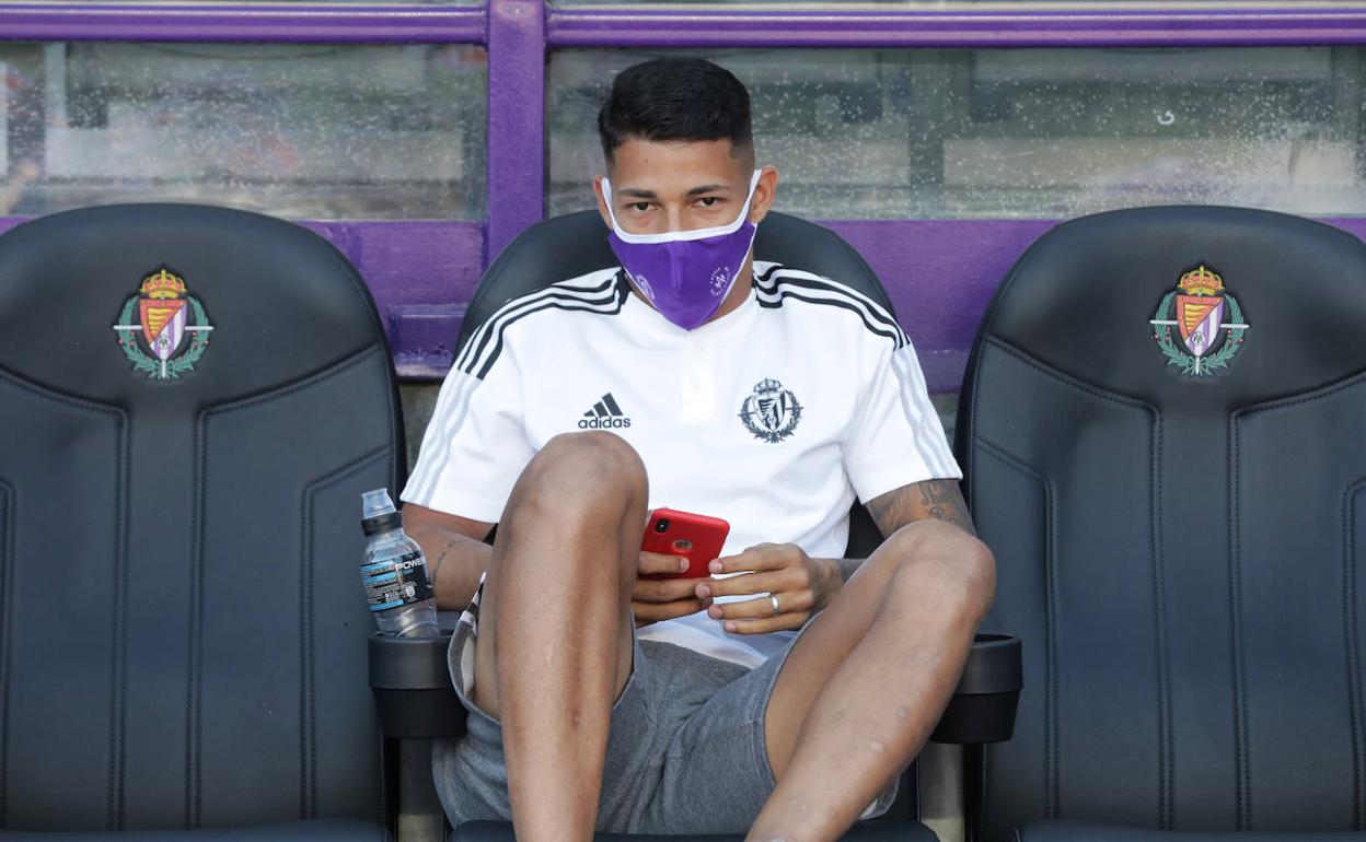 Marcos André, el pasado viernes en el estadio José Zorrilla, tras quedarse fuera de la convocatoria del Real Valladolid ante el Real Zaragoza.