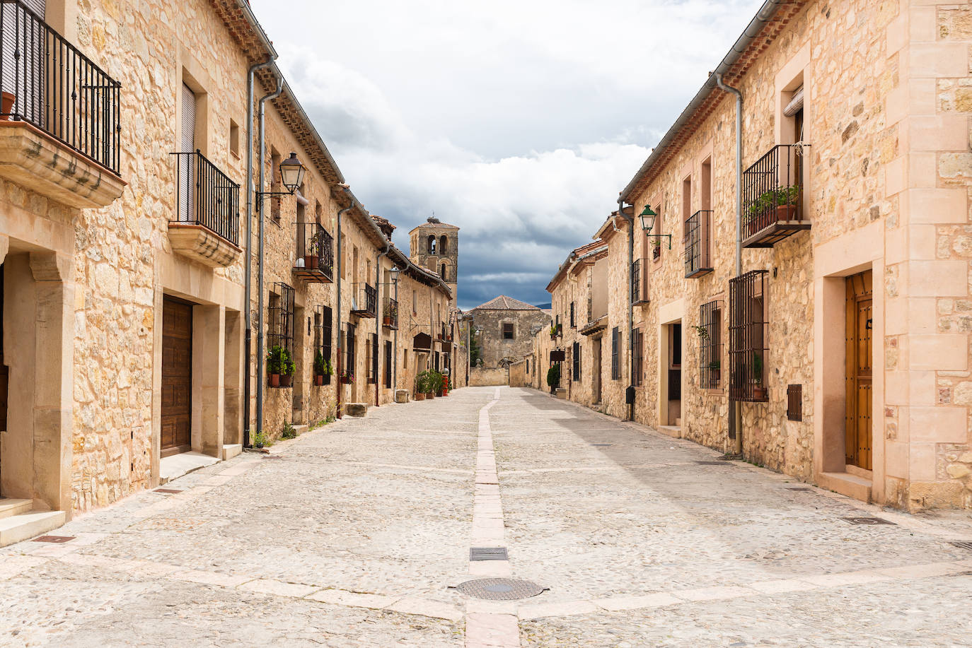 Una de las calles de Pedraza, municipio con más consultas por código QR.