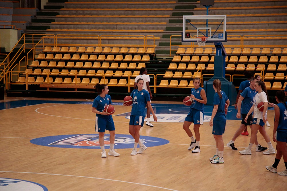 Fotos: Entrenamiento del CB Avenida con las internacionales