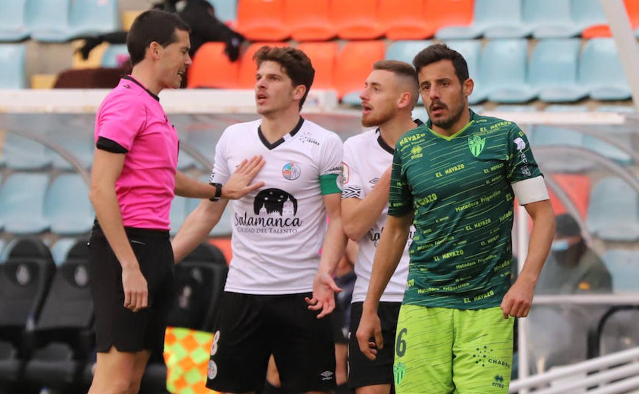 Amaro y Carlos Rubén, capitanes de Salamanca UDS y Guijuelo, la pasada temporada.