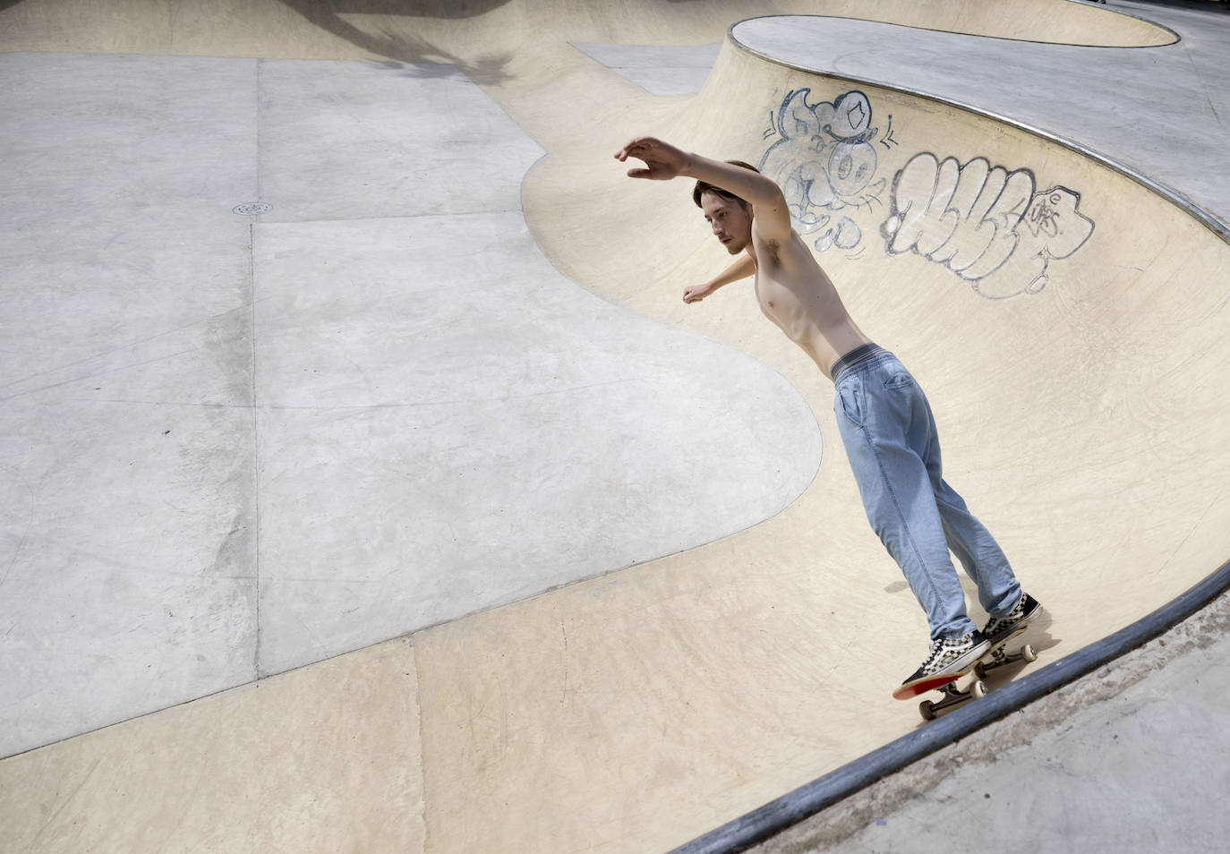 Fotos: Decenas de personas ya utilizan la pista de skate en las Moreras