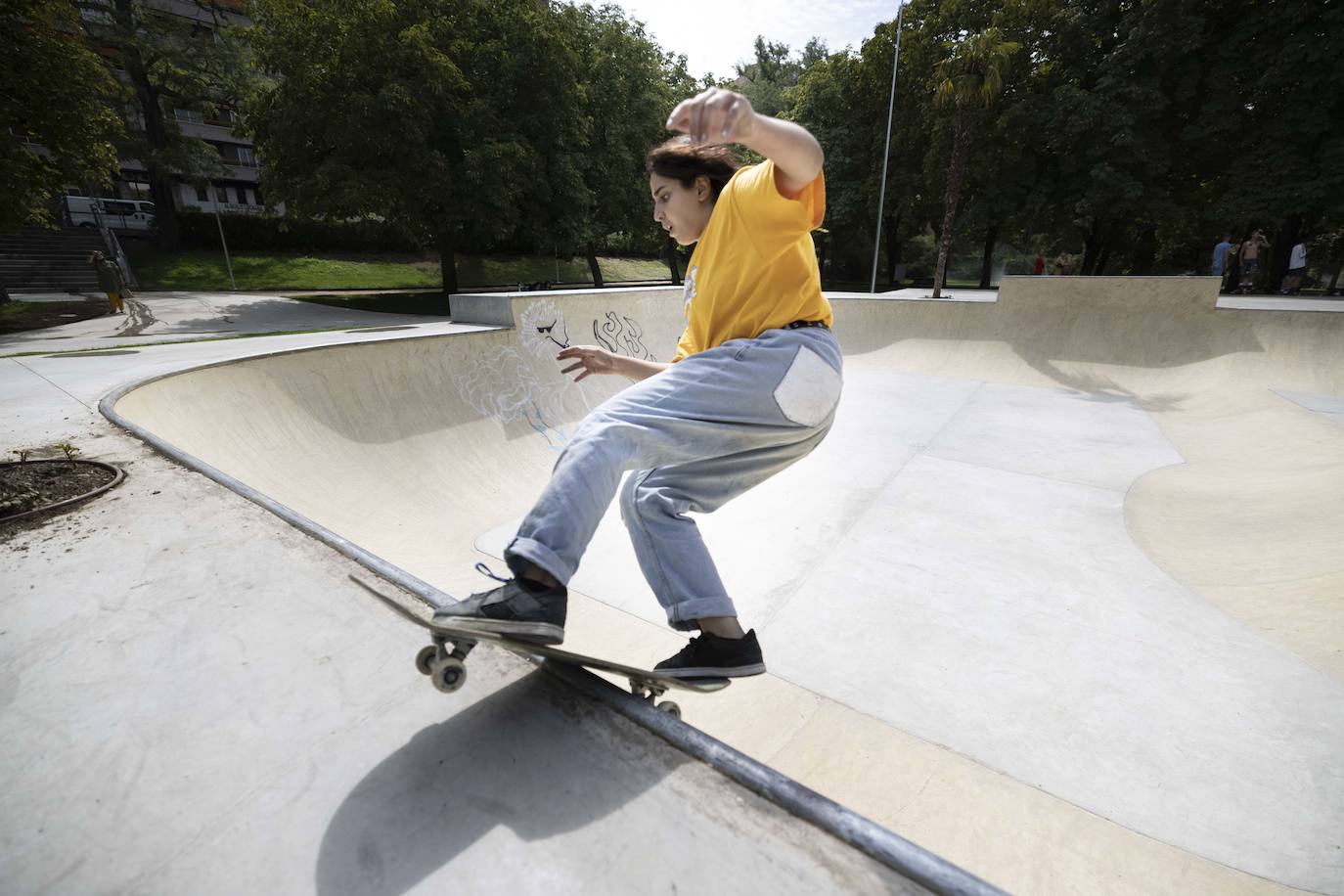 Fotos: Decenas de personas ya utilizan la pista de skate en las Moreras