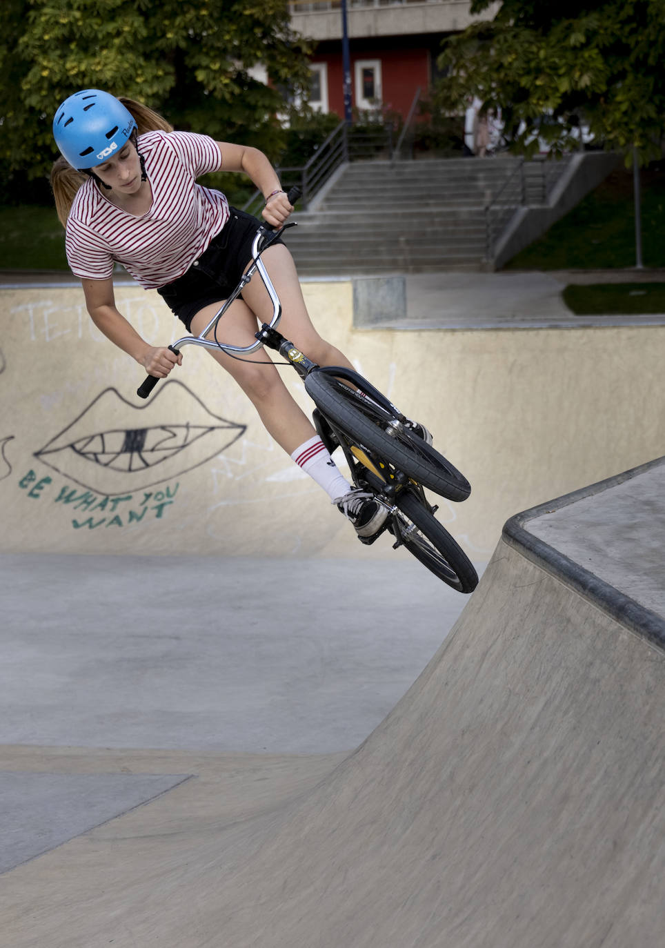 Fotos: Decenas de personas ya utilizan la pista de skate en las Moreras