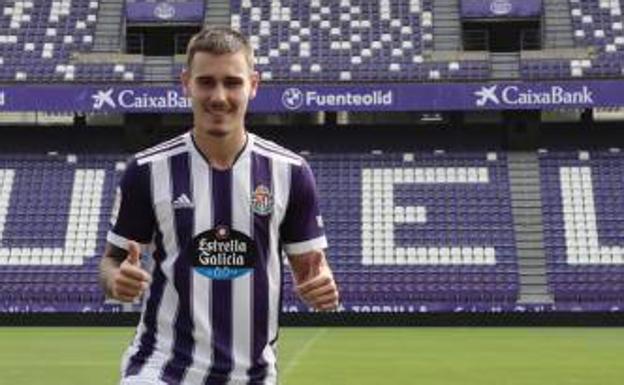 Hugo Vallejo, en su presentación ante los medios gráficos como nuevo jugador del Real Valladolid.
