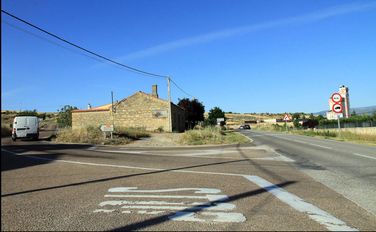 Cruce de San Pedro Abanto, en la CL-607. 