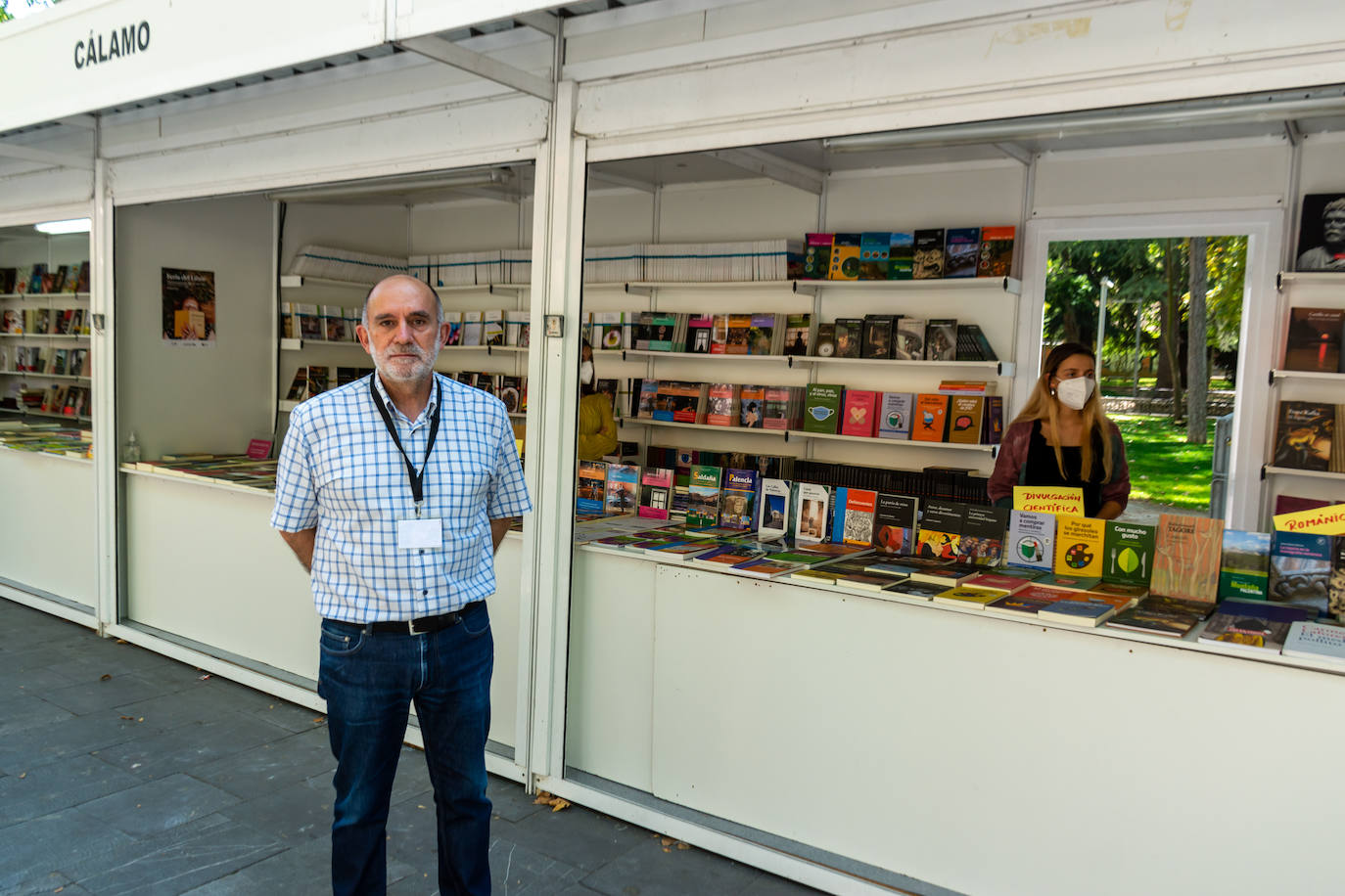 Fotos: Los libros se instalan en el Parque del Salón de Palencia