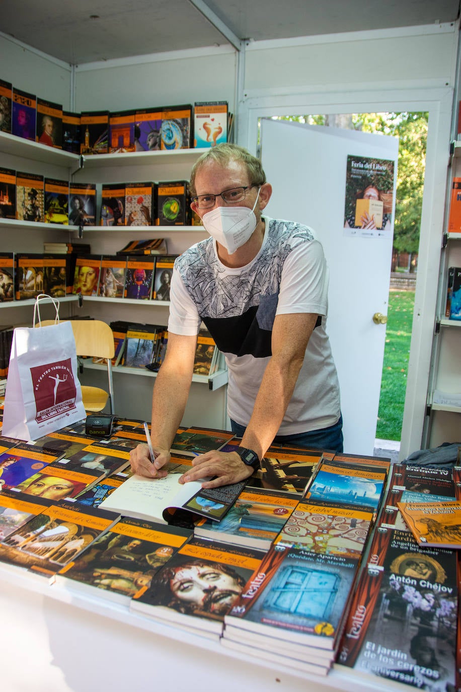 Fotos: Los libros se instalan en el Parque del Salón de Palencia