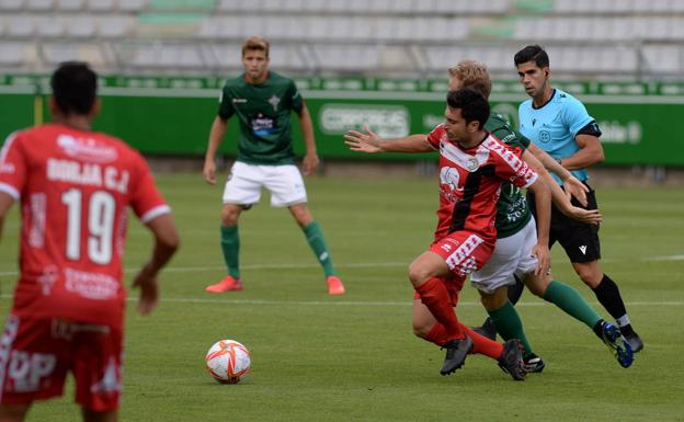 Imagen principal - Triunfal debut de Unionistas en la Primera RFEF (0-1)