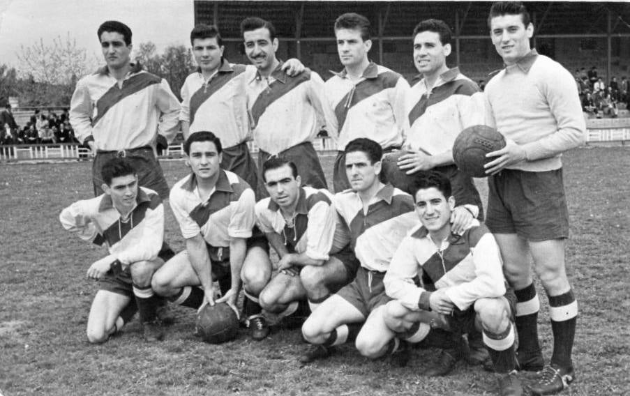 Una formación del Europa Delicias en la temporada 1953-54. De pie: Nieto, Menéndez, Héctor Martín, Nino, Couto y Mambrilla. Agachados: Ulpiano, Poyán, Muñoz, Redondo y Asensio