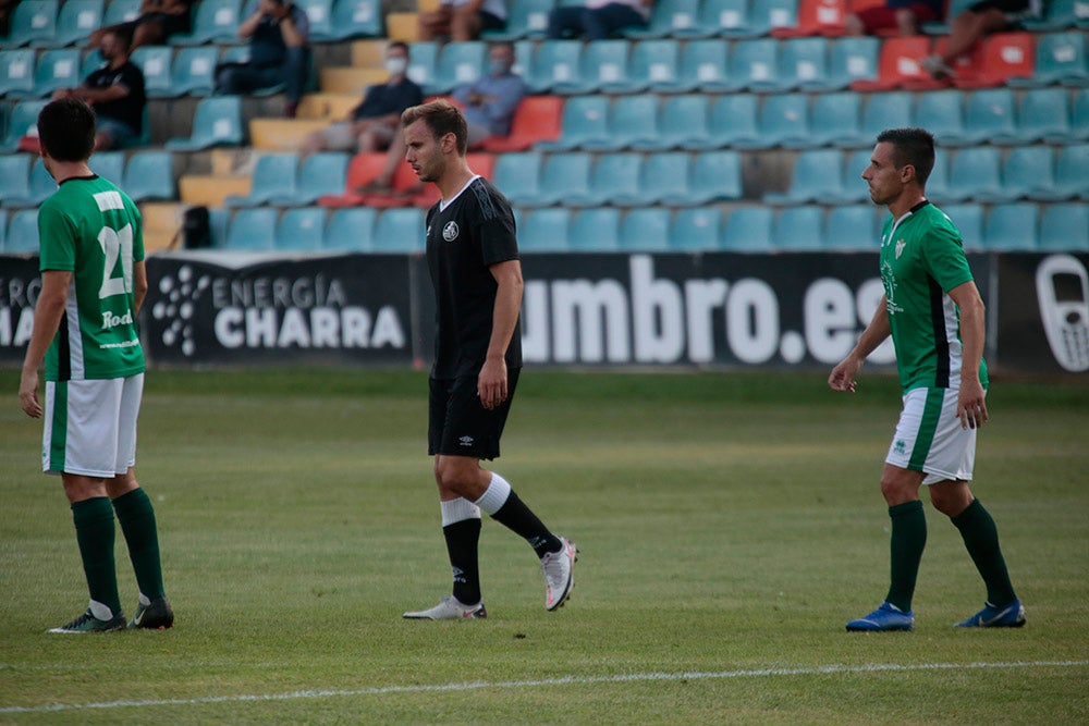 Salamanca CF UDS y CD Guijuelo retomaron su enfrentamiento, tras las suspensión del martes