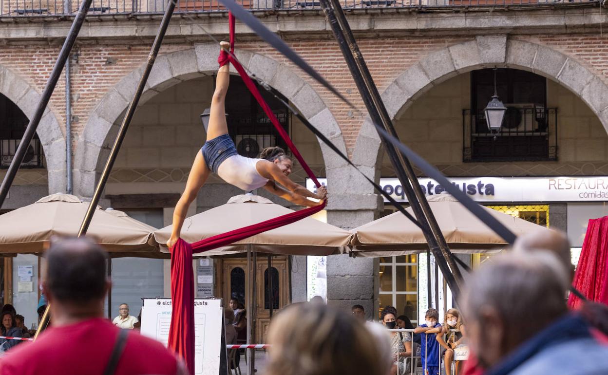 Una acróbata durante la Gala de la Asociación de Artistas Profesionales de Circo de Castilla y León-CCLAP en Cir&Co.