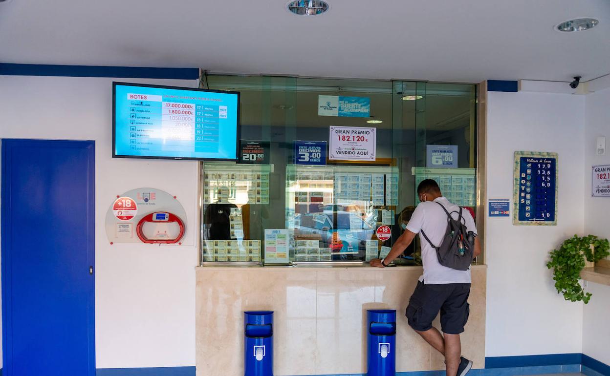 Administración de lotería de la calle Los Trigales, que dio un premio el 15 de agosto. 