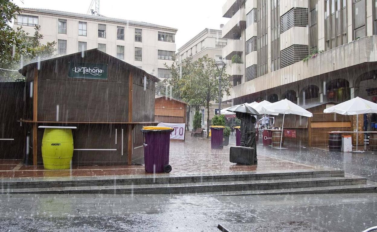 Imagen de lluvia durante las fiestas de Nuestra Señora de la Virgen de San Lorenzo en 2012.