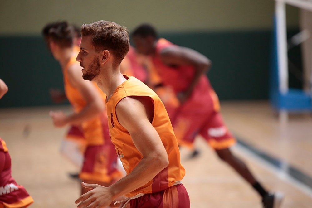 El Aquimisa ya entrena en el pabellón de Carbajosa de la Sagrada 