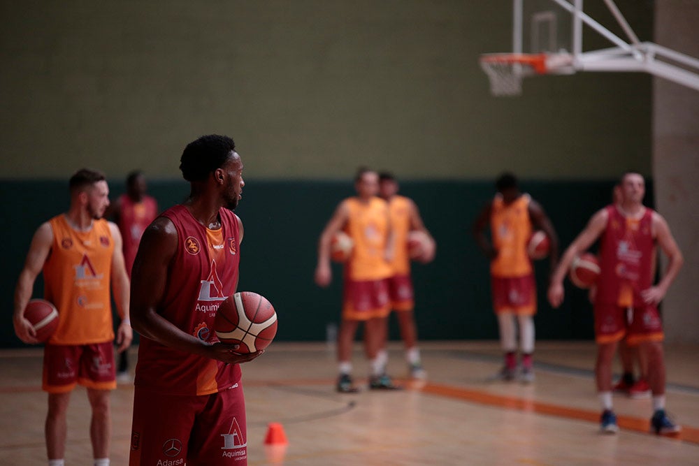 El Aquimisa ya entrena en el pabellón de Carbajosa de la Sagrada 
