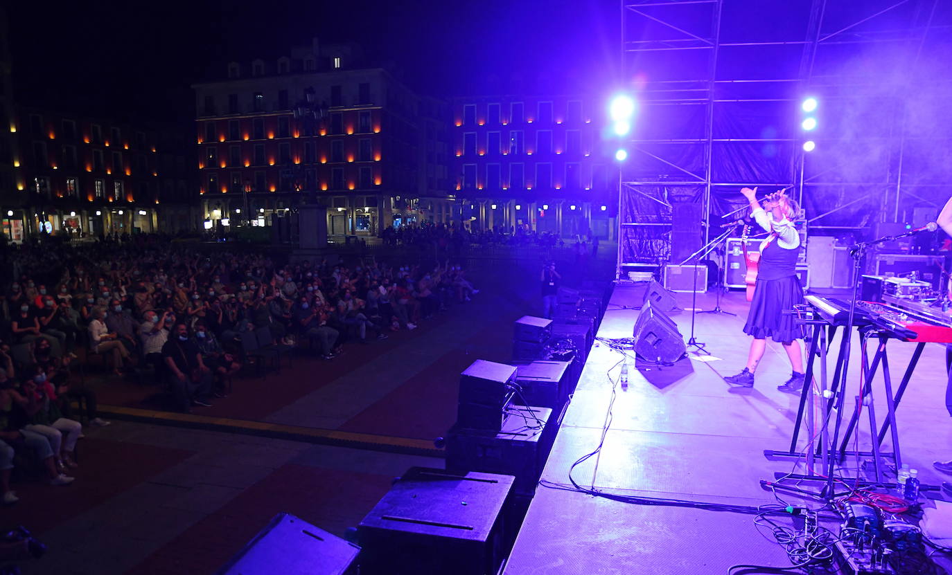 Fotos: Concierto de Amparanoia en la Plaza Mayor de Valladolid