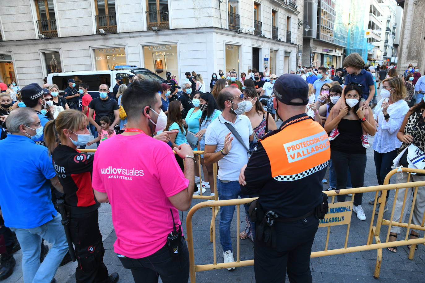 Fotos: Controles de accesos a la Plaza Mayor de Valladolid a propósito del pregón de Fiestas