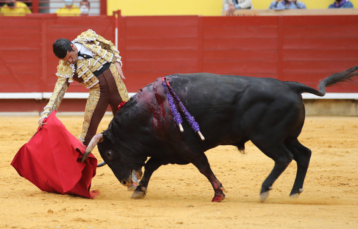 Los toros de Zalduendo estuvieron muy por debajo de los toreros en el festejo que abría el ciclo de San Antolín