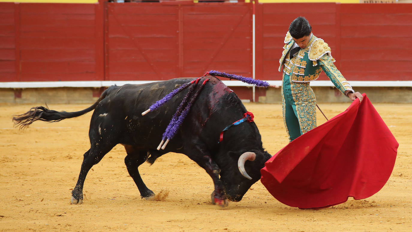 Los toros de Zalduendo estuvieron muy por debajo de los toreros en el festejo que abría el ciclo de San Antolín