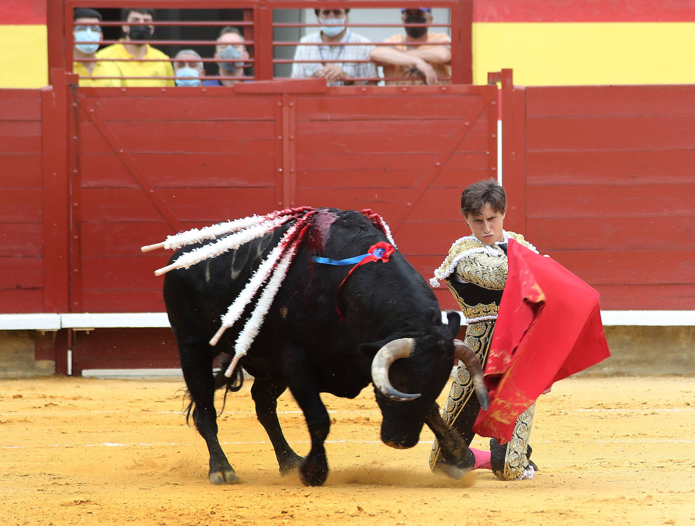 Los toros de Zalduendo estuvieron muy por debajo de los toreros en el festejo que abría el ciclo de San Antolín