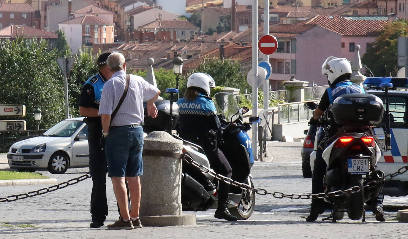 Policías locales, en la plaza de Artillería.