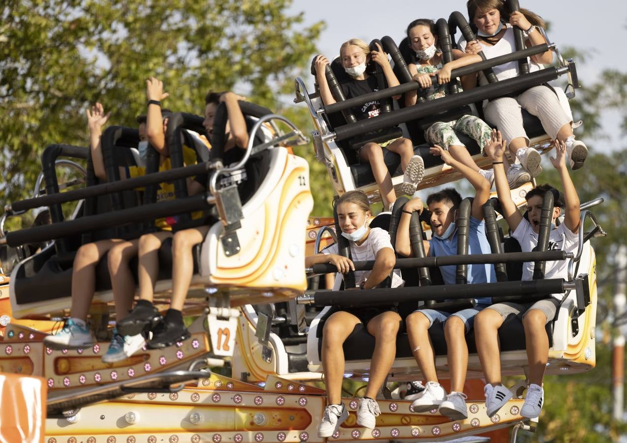 Fotos: Diversión para todos los públicos en el Real de la Feria