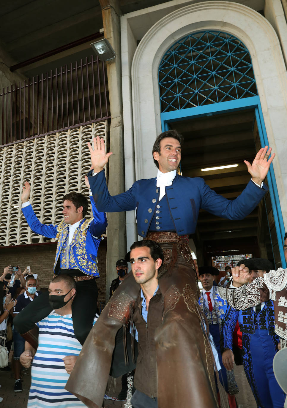 Guillermo Hermoso de Mendoza coloca a dos manos en Palencia.